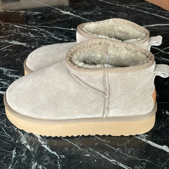 UGG Women's Platform Boots - Picture 4 of 6